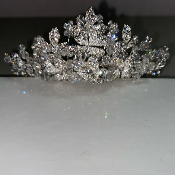 Bridal Crystal Tiara - Picture 2 of 12
